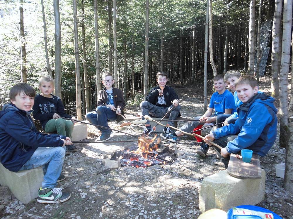 Lagerfeuer und Stockbrot